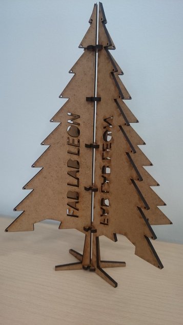 Árbol de Navidad fabricado en Fab Lab León, fotografía de Pablo Núñez