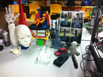 Objetos creados con impresoras 3D, en una de las ediciones de la 3D Printer Party