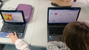 Participantes en un evento sobre codificaci&oacute;n de Coder Dojo Le&oacute;n