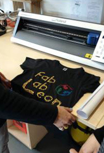 Camiseta creada con vinilo textil, Fab Lab León